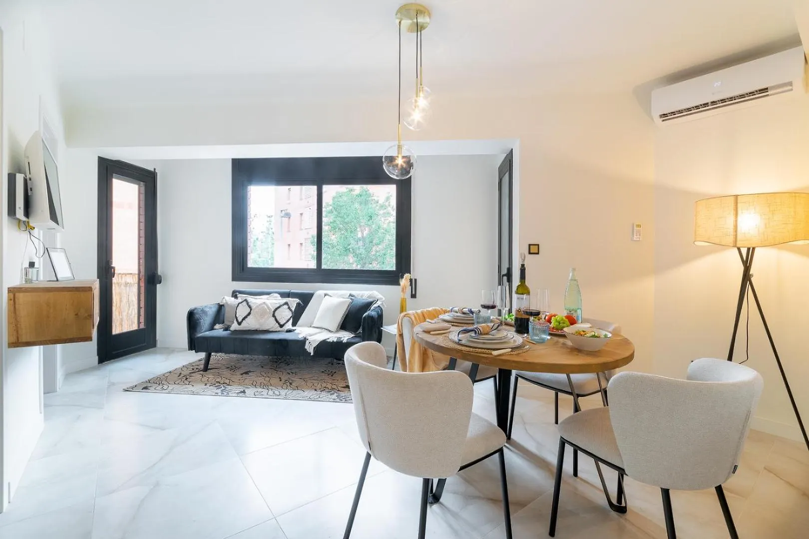 Apartment En Calma Por El Mediterraneo. Sant Adria de Besos Spain
